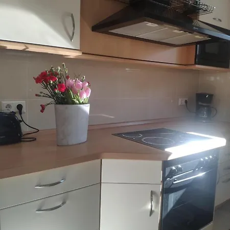 아파트 2 Apartment, Kueche U Terrasse In *
