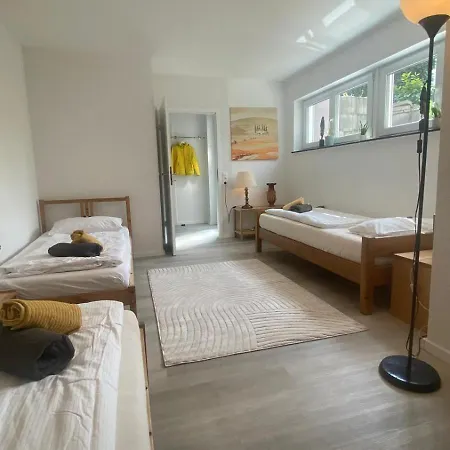 2 Schlafzimmer Apartment, Kueche U Terrasse In Freiburg Lägenhet