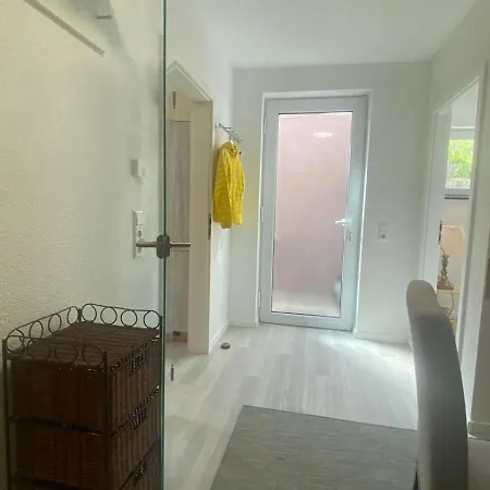 2 Schlafzimmer Apartment, Kueche U Terrasse In Freiburg דירה *