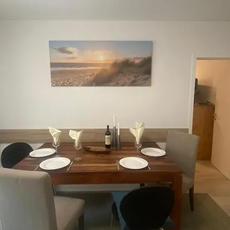 2 Schlafzimmer Apartment, Kueche U Terrasse In Freiburg פרייבורג