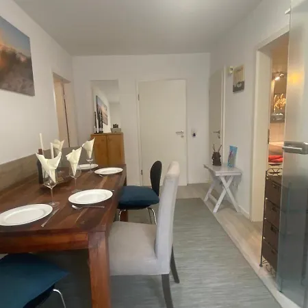 2 Schlafzimmer Apartment, Kueche U Terrasse In Freiburg Lägenhet